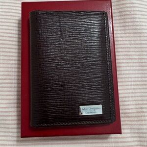 Never used men’s Salvatore Ferragamo wallet